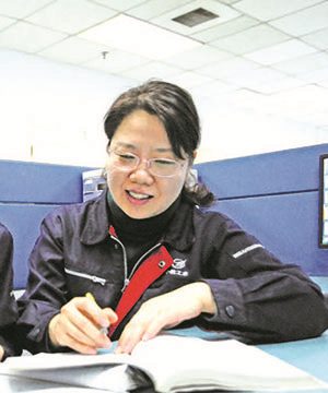 自主创新的航门女将——记新半岛官网_半岛(中国)导弹院总体所首席专家章惠君