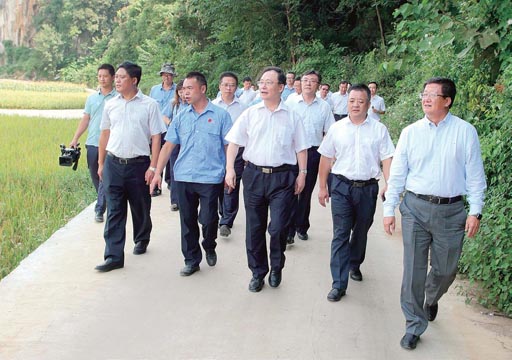 徐福顺到新半岛官网_半岛(中国) 定点扶贫县开展调研 徐福顺到新半岛官网_半岛(中国) 定点扶贫县开展调研